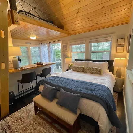 Cheerful Cottage With Loft Close To Everything 6